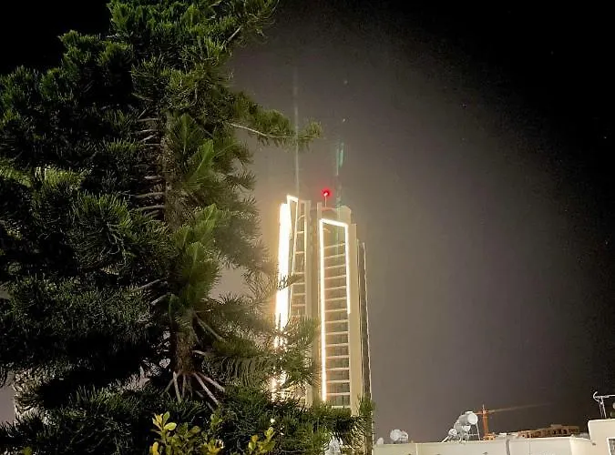 With Large Pool * Λεμεσός