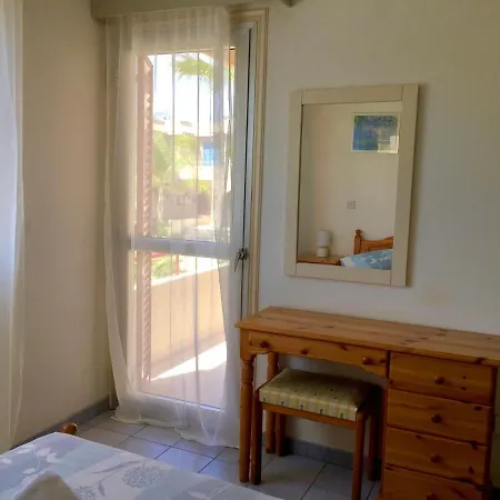 アパート With Large Pool リマソール